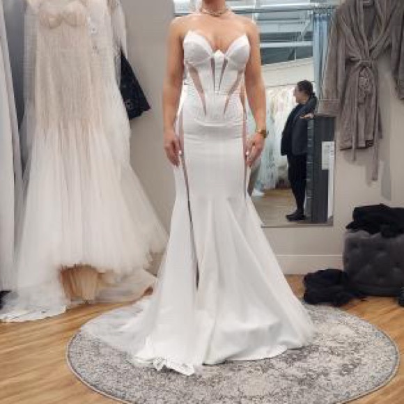 Brand new wedding dress NEVER WORN - Picture 3 of 4